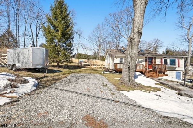 42 Woodside Dr, West Milford Twp., NJ 07480