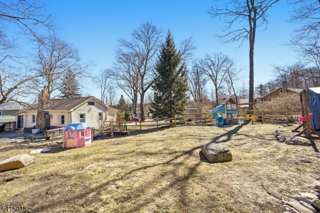 42 Woodside Dr, West Milford Twp., NJ 07480