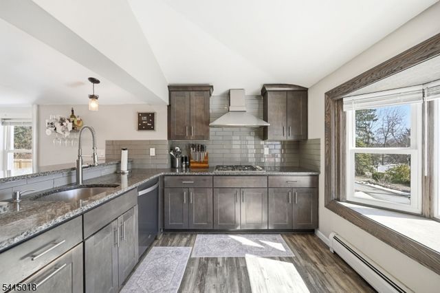 42 Woodside Dr, West Milford Twp., NJ 07480