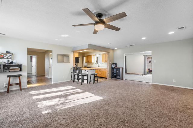 1105 Robin Road SE, Rio Rancho, NM 87124