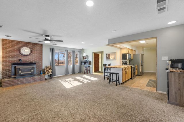 1105 Robin Road SE, Rio Rancho, NM 87124