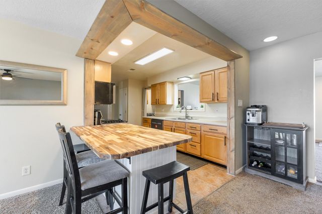 1105 Robin Road SE, Rio Rancho, NM 87124