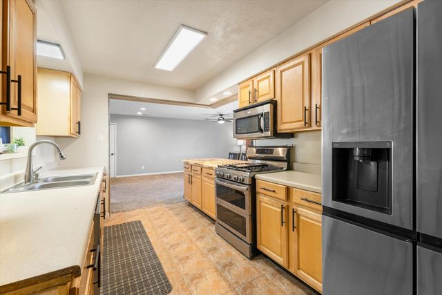 1105 Robin Road SE, Rio Rancho, NM 87124