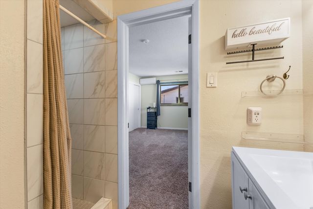 1105 Robin Road SE, Rio Rancho, NM 87124