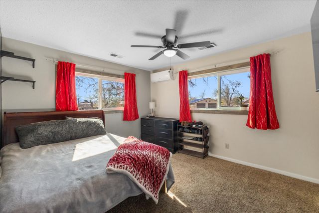 1105 Robin Road SE, Rio Rancho, NM 87124