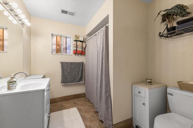 1105 Robin Road SE, Rio Rancho, NM 87124