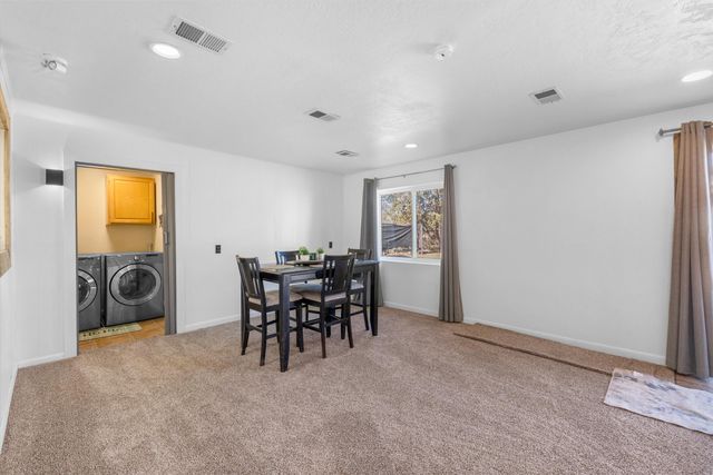 1105 Robin Road SE, Rio Rancho, NM 87124