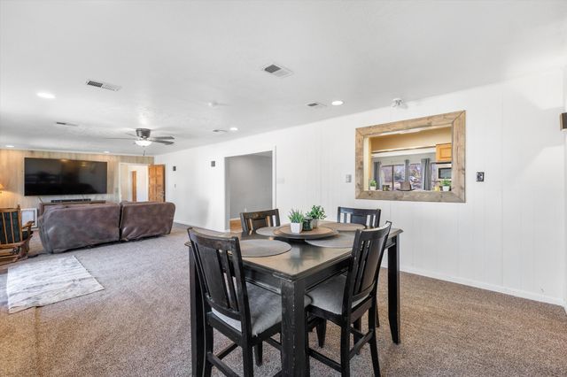 1105 Robin Road SE, Rio Rancho, NM 87124