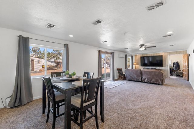 1105 Robin Road SE, Rio Rancho, NM 87124