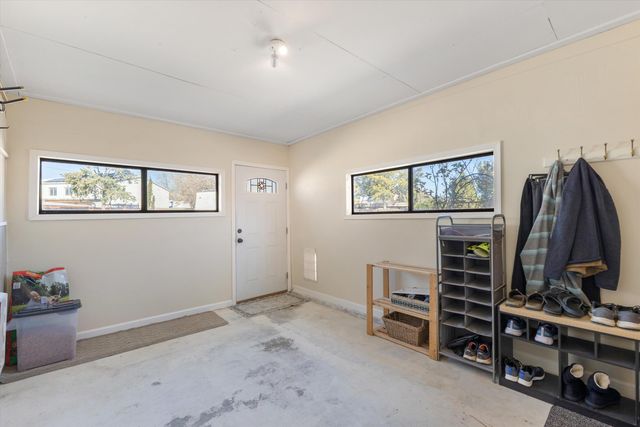 1105 Robin Road SE, Rio Rancho, NM 87124