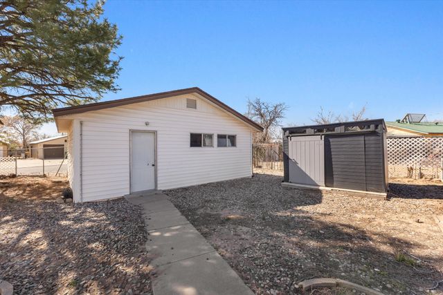 1105 Robin Road SE, Rio Rancho, NM 87124