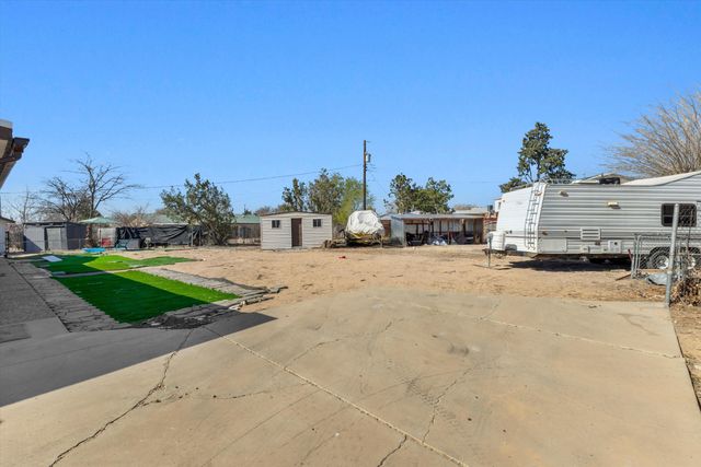 1105 Robin Road SE, Rio Rancho, NM 87124