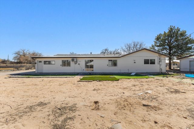 1105 Robin Road SE, Rio Rancho, NM 87124