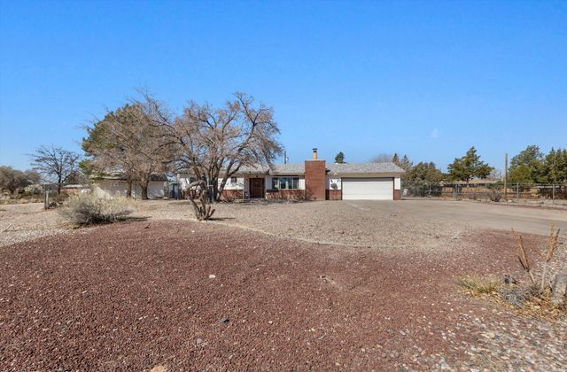 1105 Robin Road SE, Rio Rancho, NM 87124