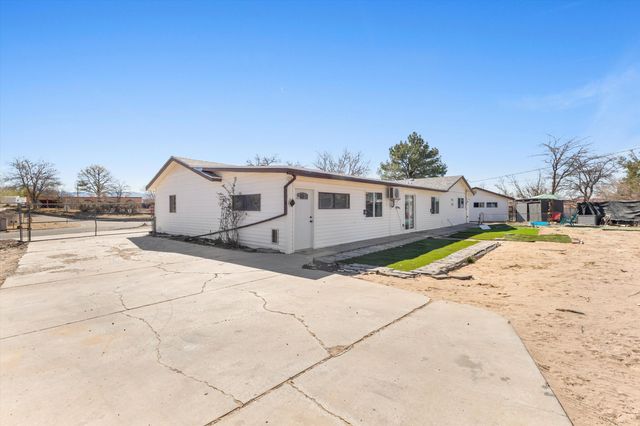 1105 Robin Road SE, Rio Rancho, NM 87124