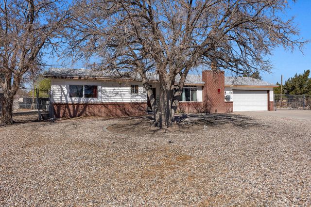 1105 Robin Road SE, Rio Rancho, NM 87124