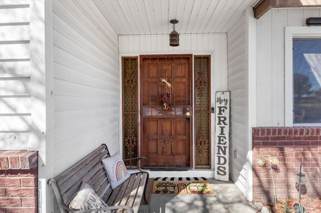 1105 Robin Road SE, Rio Rancho, NM 87124