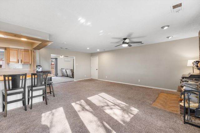 1105 Robin Road SE, Rio Rancho, NM 87124