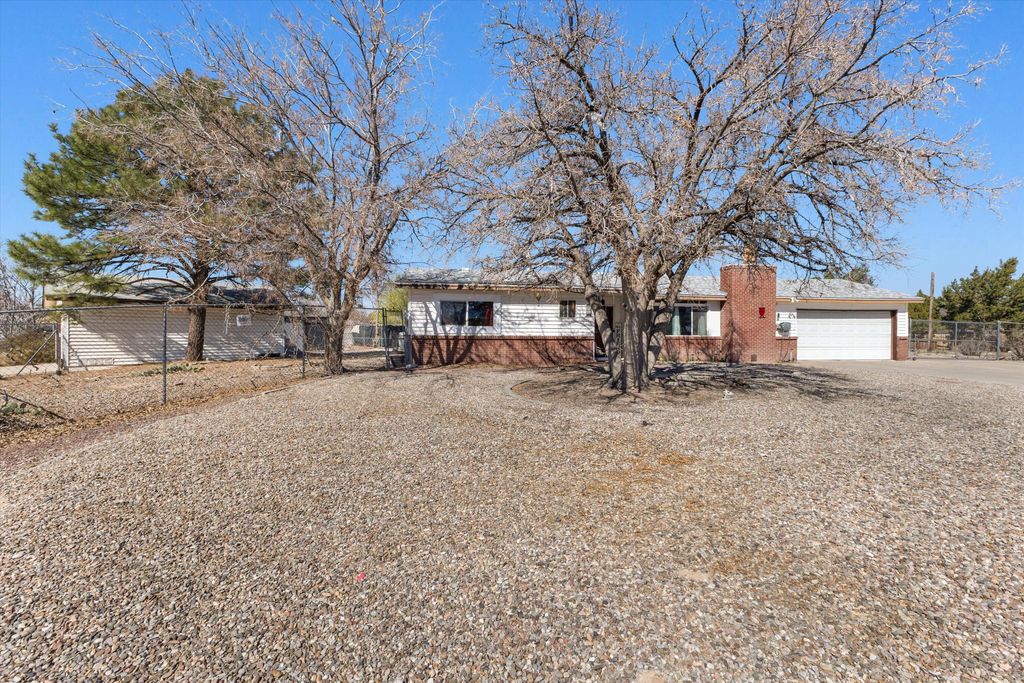 1105 Robin Road SE, Rio Rancho, NM 87124