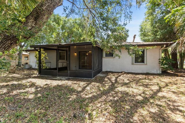 7502 Bayard Rd, Fort Pierce, FL 34951