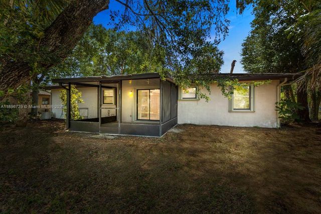 7502 Bayard Rd, Fort Pierce, FL 34951