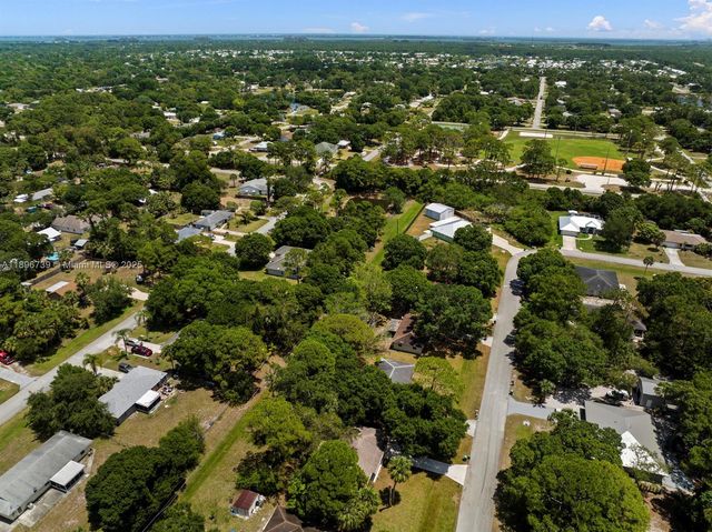 7502 Bayard Rd, Fort Pierce, FL 34951
