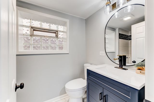 8109 S Marquette Avenue, Chicago, IL 60617