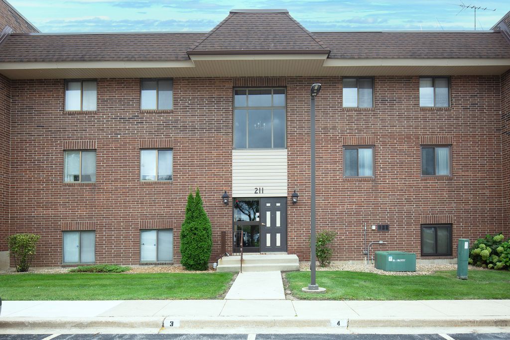 211 E JANATA Avenue 3B, Lombard, IL 60148 — photo 2