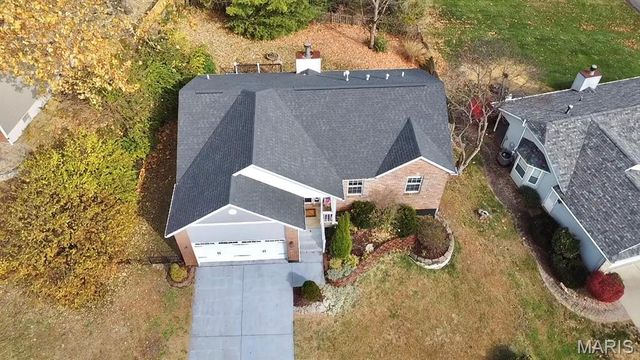 71 Hillsborough Avenue, Glen Carbon, IL 62034