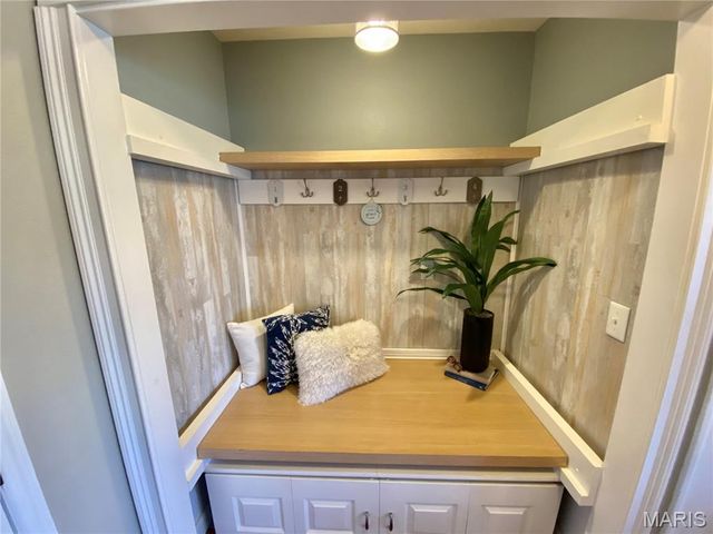 71 Hillsborough Avenue, Glen Carbon, IL 62034