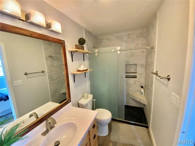 71 Hillsborough Avenue, Glen Carbon, IL 62034