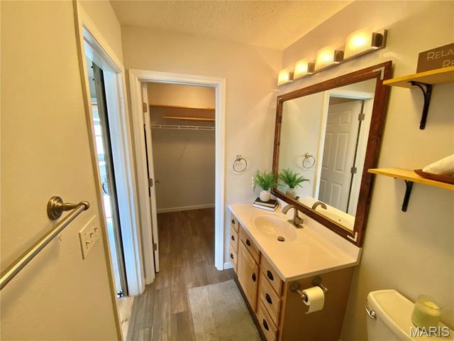 71 Hillsborough Avenue, Glen Carbon, IL 62034