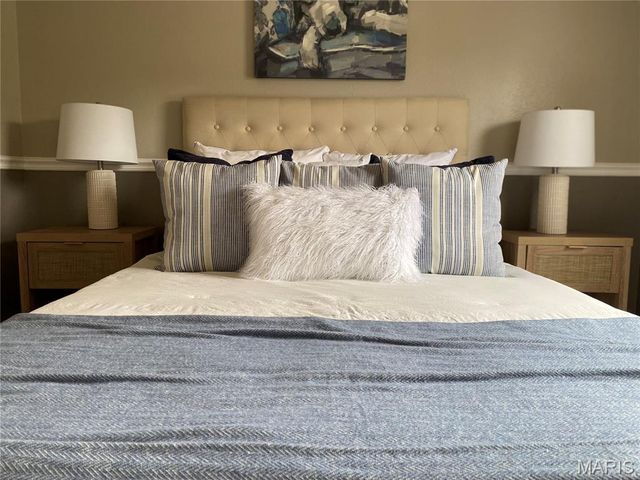 71 Hillsborough Avenue, Glen Carbon, IL 62034