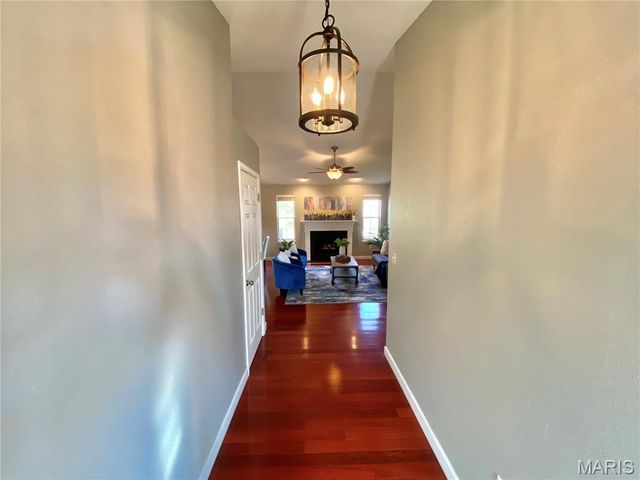 71 Hillsborough Avenue, Glen Carbon, IL 62034