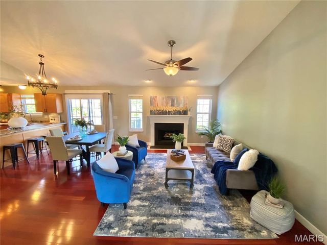 71 Hillsborough Avenue, Glen Carbon, IL 62034