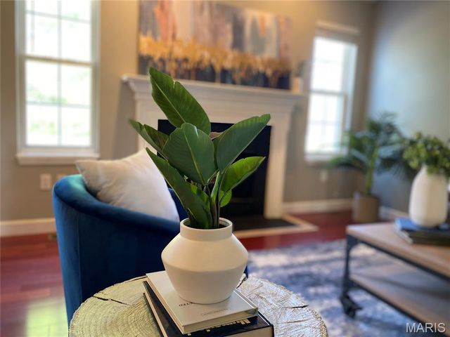 71 Hillsborough Avenue, Glen Carbon, IL 62034