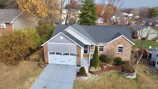 71 Hillsborough Avenue, Glen Carbon, IL 62034