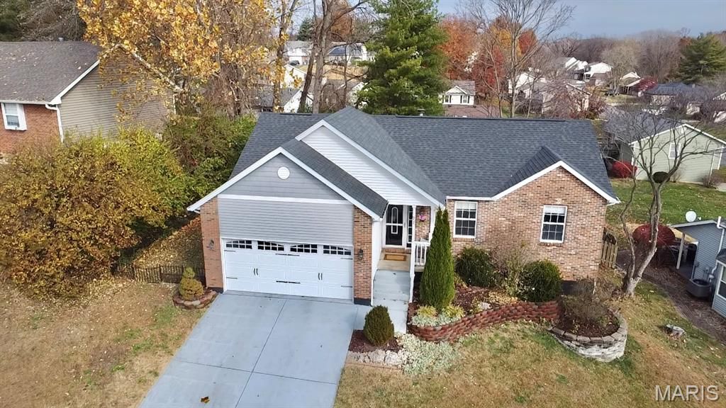 71 Hillsborough Avenue, Glen Carbon, IL 62034