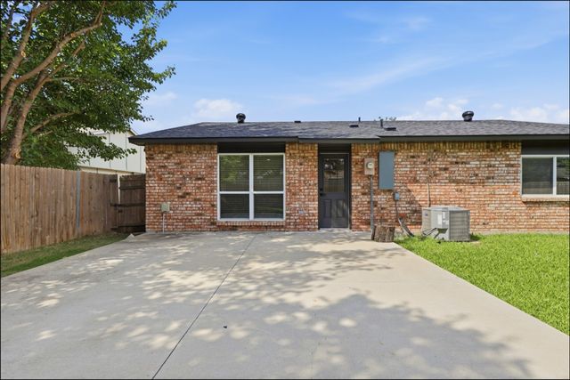 5216 Young Drive, The Colony, TX 75056