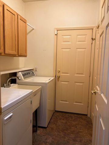 1224 Abbey Court, Westland, MI 48185