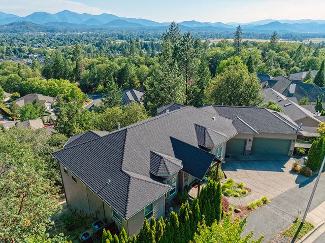 1893 NW Sunview Place, Grants Pass, OR 97526