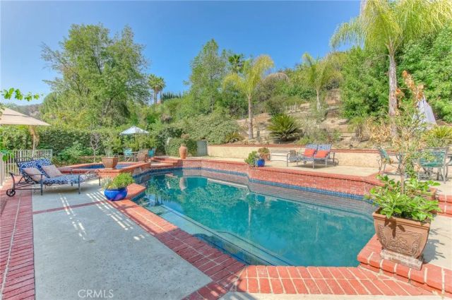 4511 Dulcinea Court, Woodland Hills, CA 91364