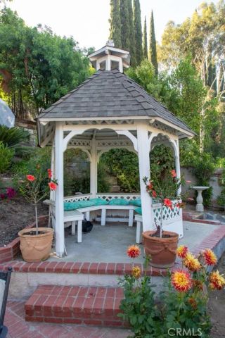 4511 Dulcinea Court, Woodland Hills, CA 91364