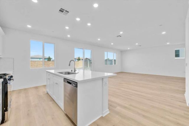 34427 Sakura Ln, Winchester, CA 92596