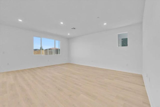 34427 Sakura Ln, Winchester, CA 92596