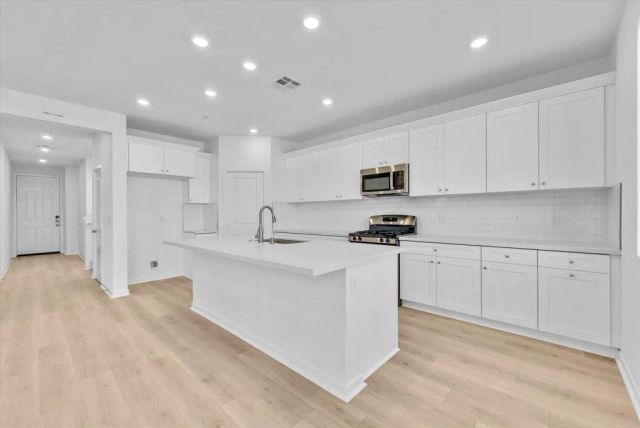 34427 Sakura Ln, Winchester, CA 92596