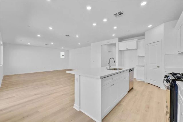 34427 Sakura Ln, Winchester, CA 92596