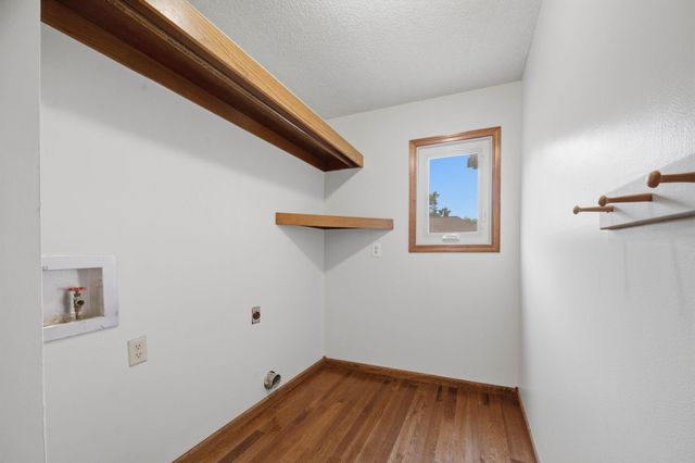 1515 S Spring Hollow Cir, Wichita, KS 67230