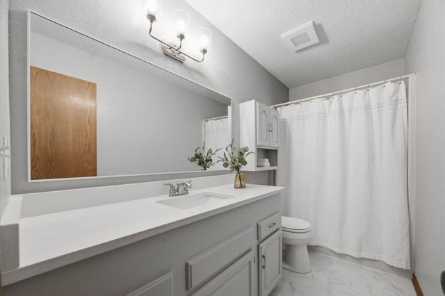 1515 S Spring Hollow Cir, Wichita, KS 67230