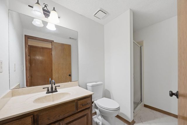 1515 S Spring Hollow Cir, Wichita, KS 67230